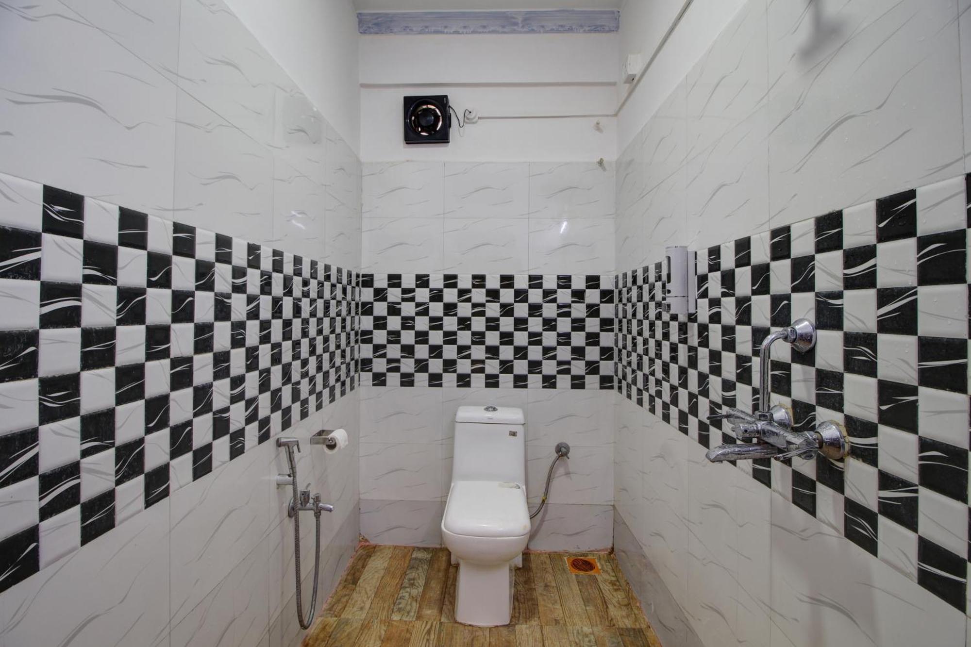 Hotel Pleasure Inn Near Turtle Beach Morjim Manage By Ld Group Of Hospitality Luaran gambar